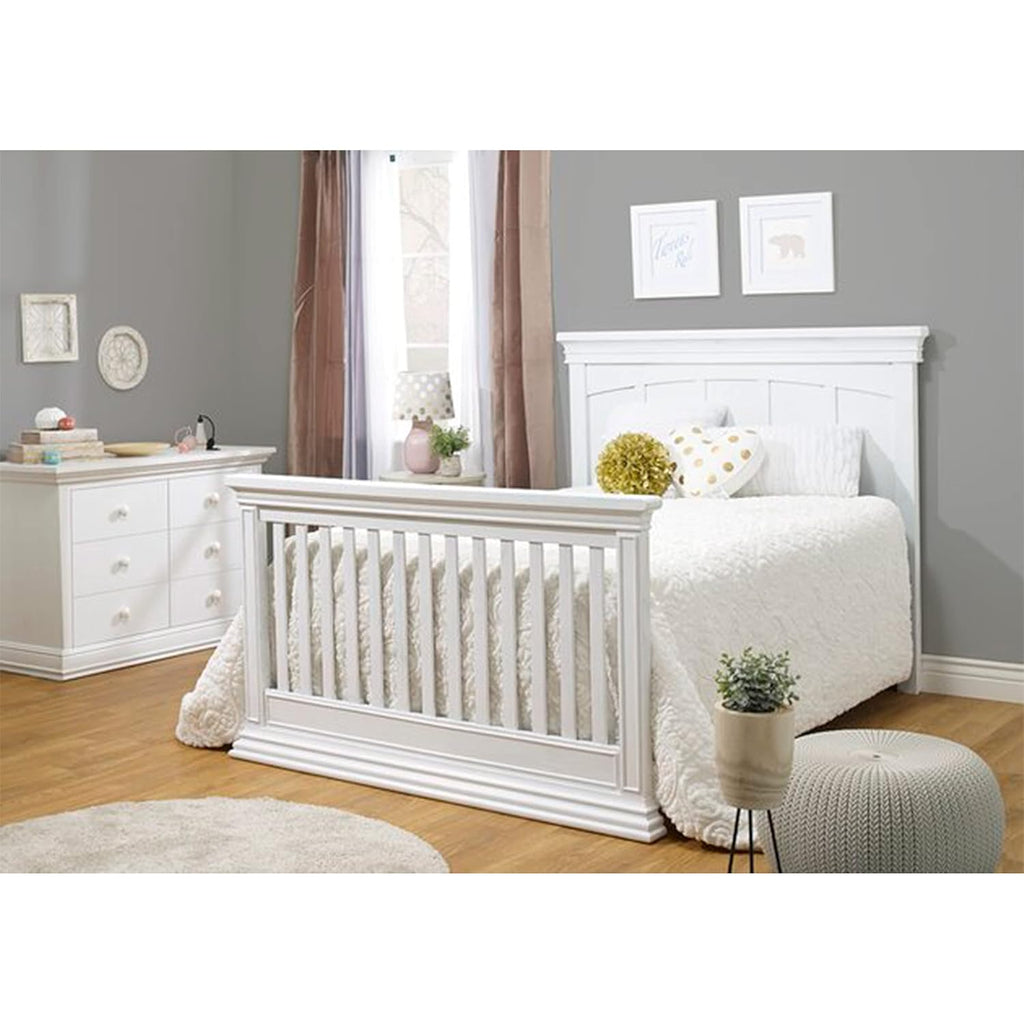 Sorelle Furniture Modesto Classic 4-in-1 Convertible Crib, Wooden Baby Bed, Non-Toxic Finish, Toddler Bed, Daybed & Full-Size Bed, Nursery Furniture-White