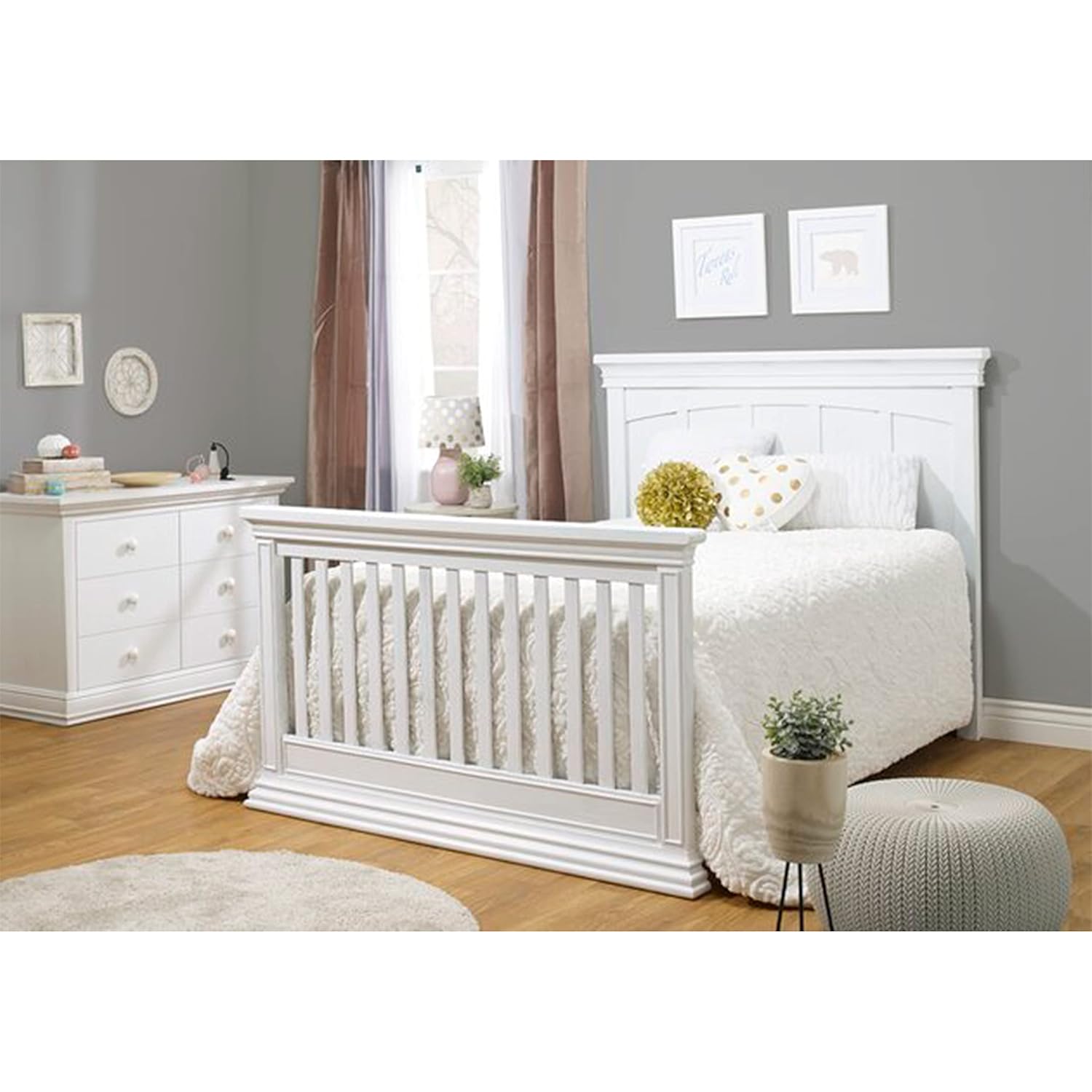Sorelle Furniture Modesto Classic 4-in-1 Convertible Crib, Wooden Baby Bed, Non-Toxic Finish, Toddler Bed, Daybed & Full-Size Bed, Nursery Furniture-White