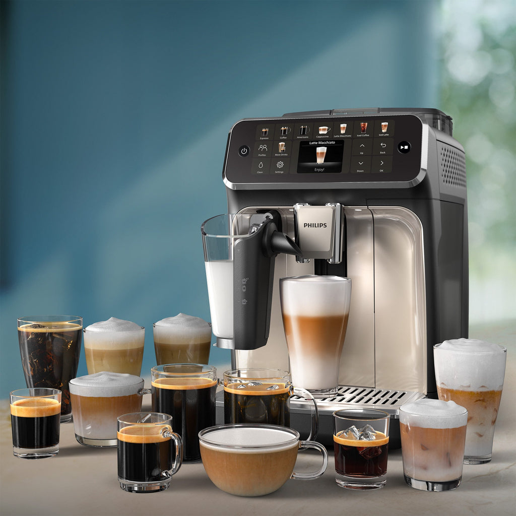 Philips Kaffeevollautomat EP5547/90 5500 Series, 20 Kaffeespezialitäten (heiß oder eisgekühlt), LatteGo-Milchsystem, SilentBrew Technologie, Schwarz Verchromt 15 Bar