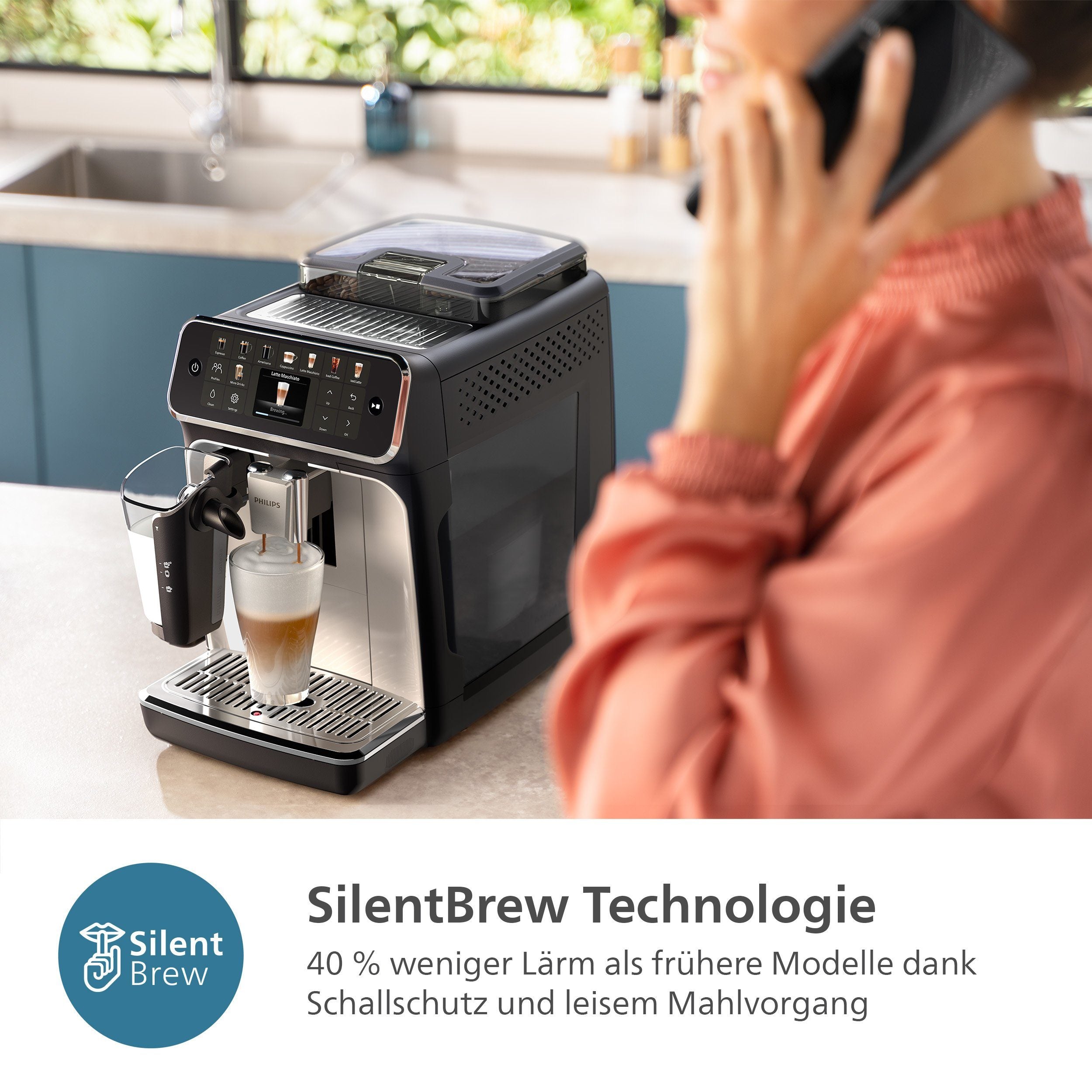 Philips Kaffeevollautomat EP5547/90 5500 Series, 20 Kaffeespezialitäten (heiß oder eisgekühlt), LatteGo-Milchsystem, SilentBrew Technologie, Schwarz Verchromt 15 Bar